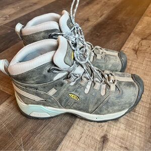 KEEN Women's Gray Hiking Boots